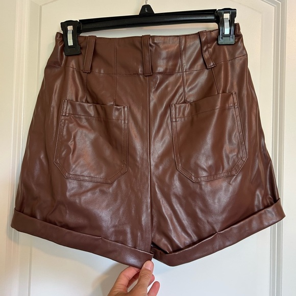 Alterd state Brown Leather Women high rise Shorts cuffed - Picture 3 of 4